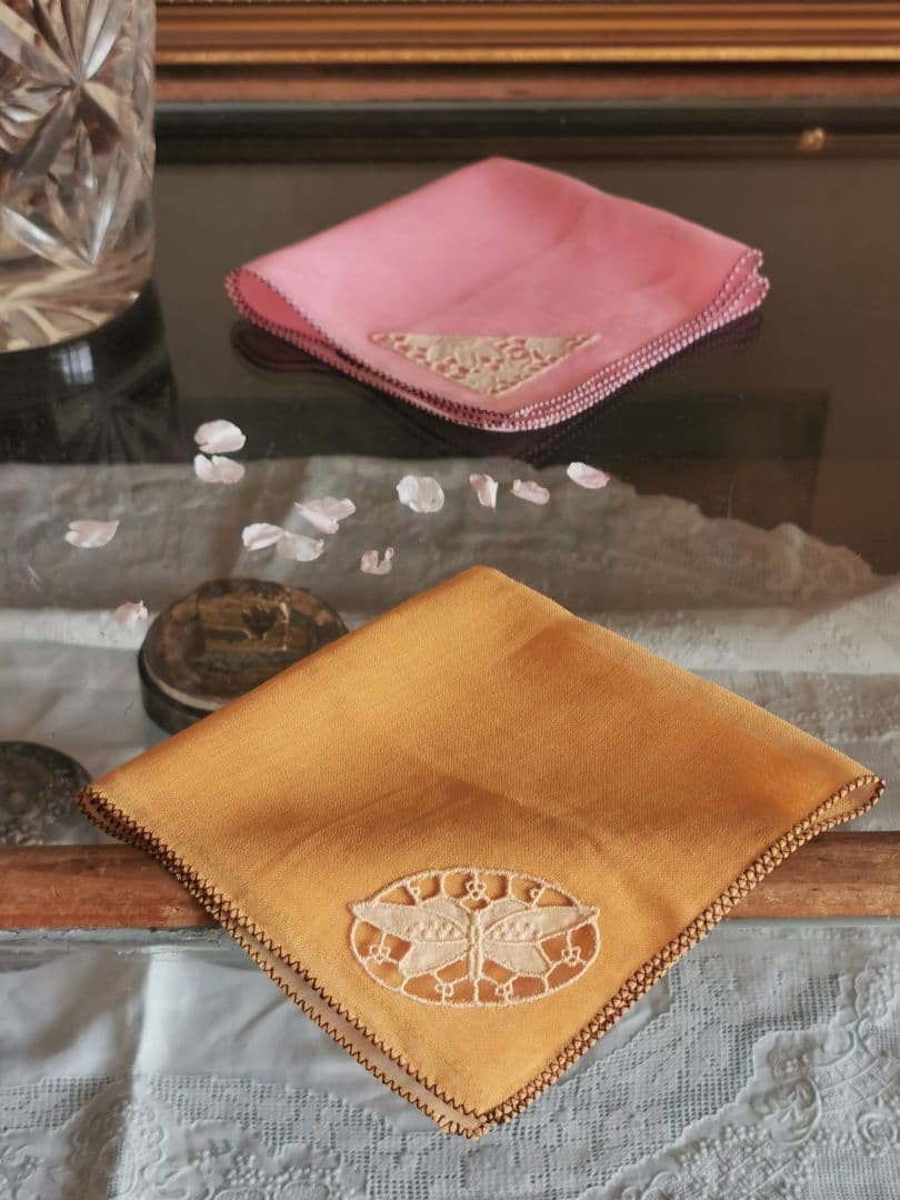 英国アンティーク 蝶と花刺繍 オープンカットワーク嵌込 シアーハンカチ２枚セット