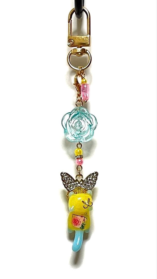 薔薇と蝶と猫のキーホルダー♡ビーズチャーム、レジンチャーム、花、フラワー、ローズ