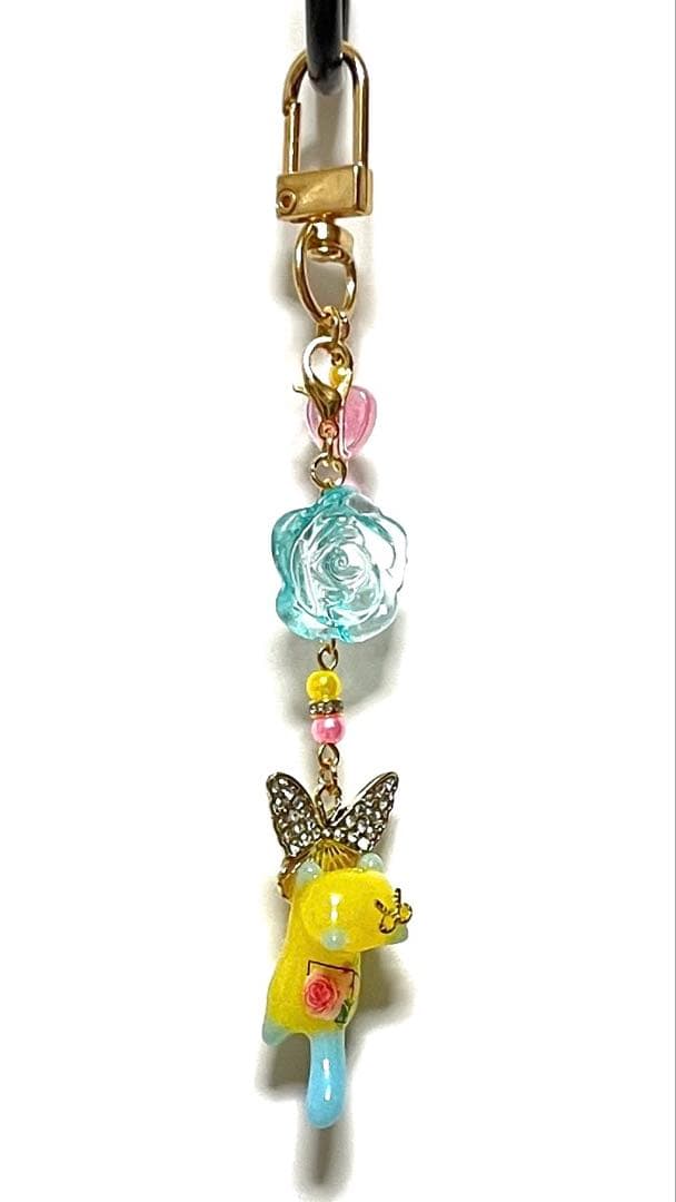 薔薇と蝶と猫のキーホルダー♡ビーズチャーム、レジンチャーム、花、フラワー、ローズ
