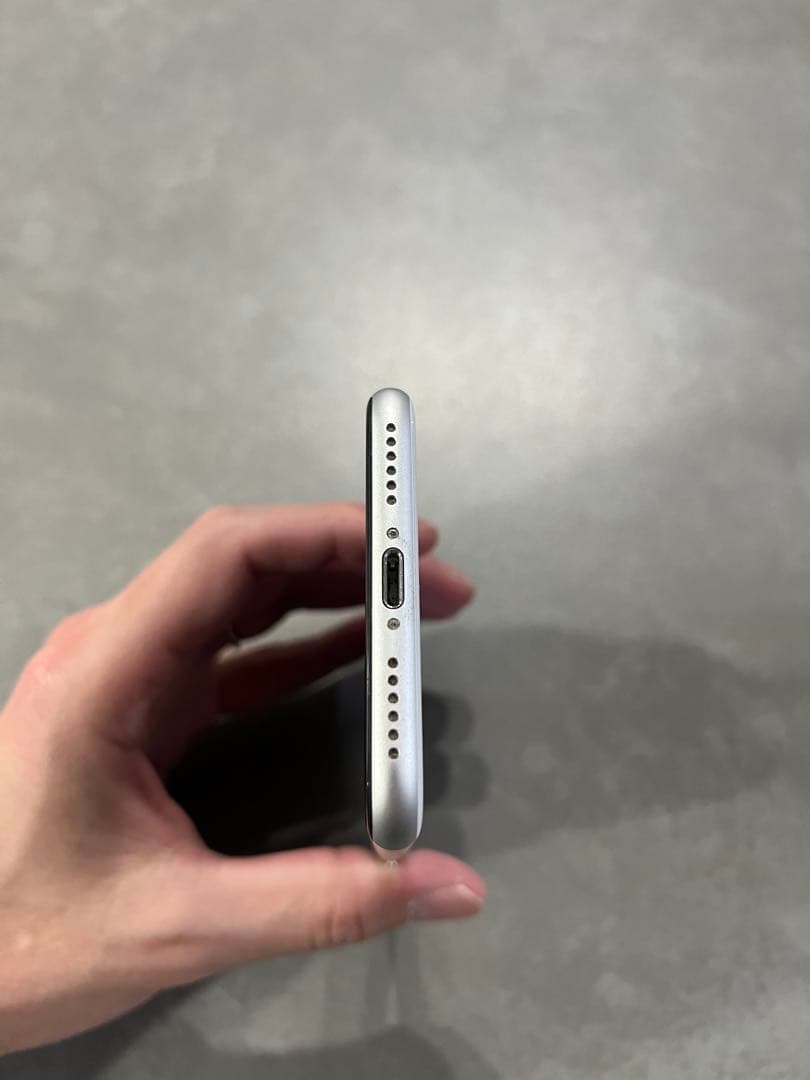 iPhone SE 第2世代 (SE2) ホワイト 128 GB SIMフリー