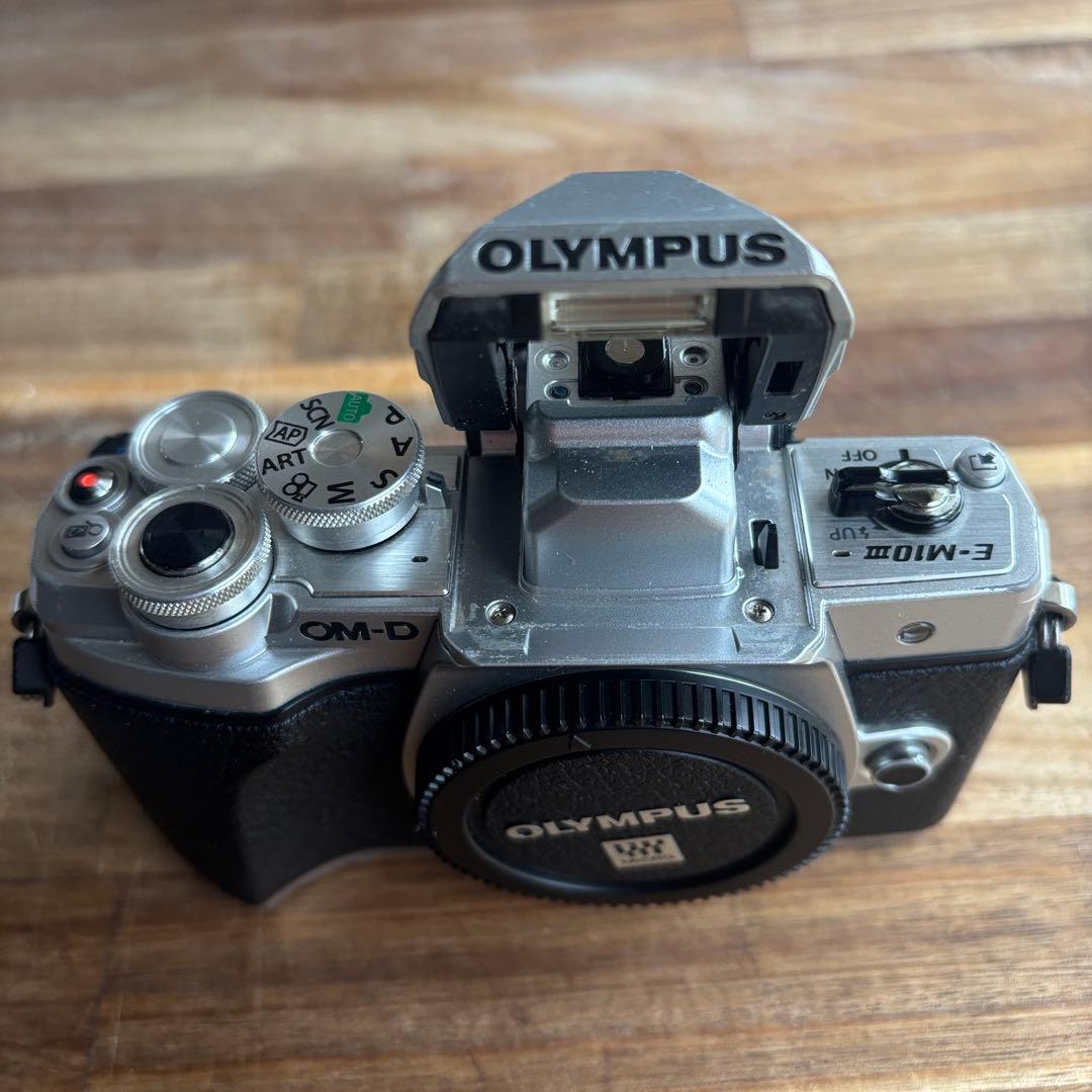 olympus om-d e-m10 mark iii 単焦点　ズームレンズ