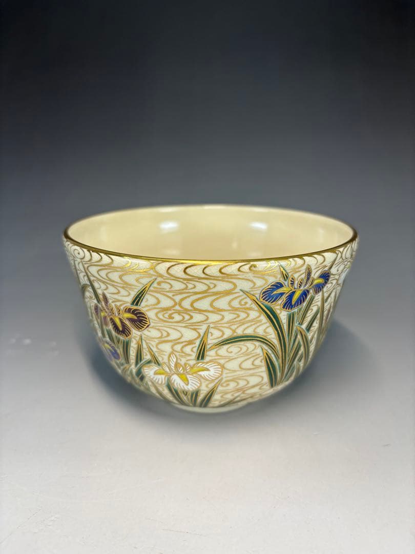 ★中古品★茶道具　竜泉造　色絵菖蒲画茶碗（共箱）