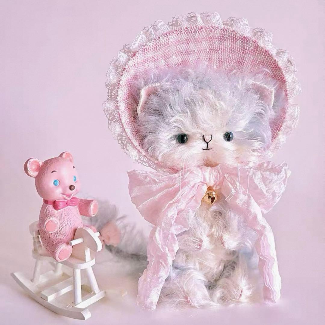 ボンネット帽子の甘い猫ちゃん アーティストベア 海外作家様 ハンドメイド
