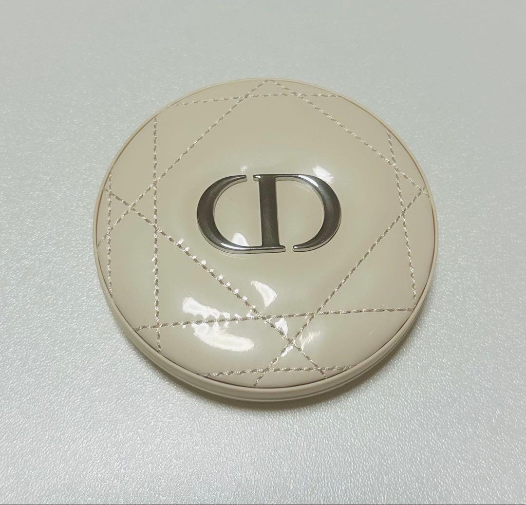 Dior スキンフォーエヴァークチュール ルミナイザー 06
