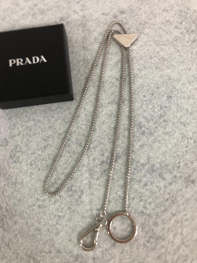 長ネックレス　アクセサリー　シルバー　三角ロゴ　上品