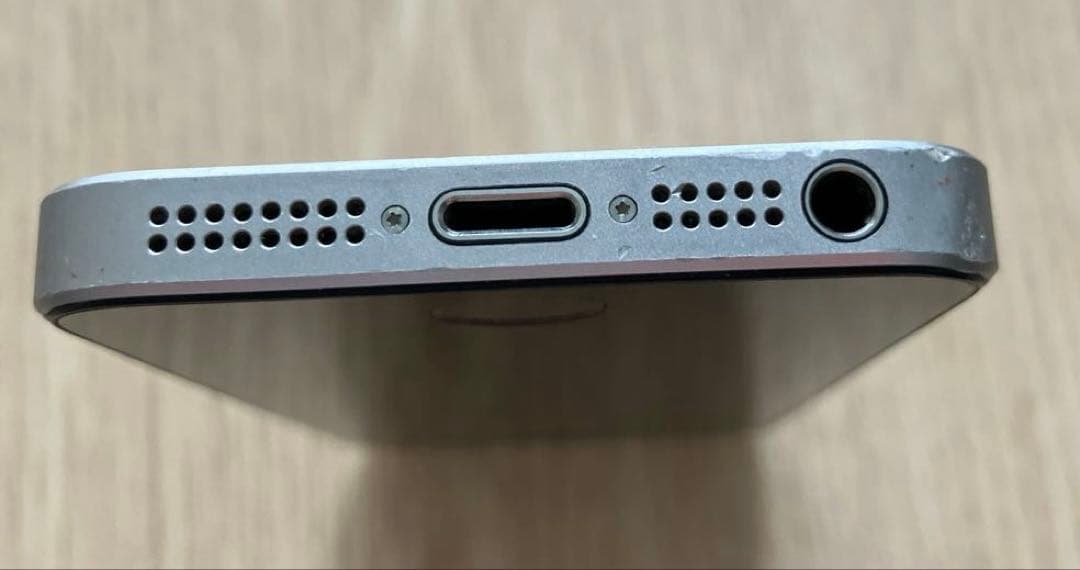 Apple iPhone SE スペースグレー 本体　第一世代　中古品　64GB