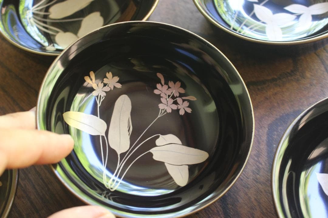 デッドストック！時代金縁黒漆に優美な草花蒔絵の映える小皿6点（検輪島塗蒔絵皿
