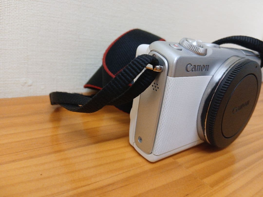 Canon EOS M100 ボディのみ
