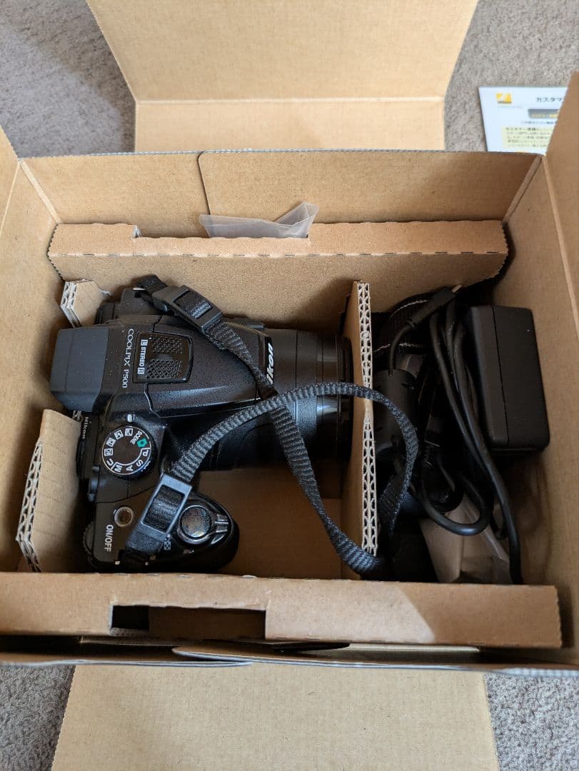 Nikon COOLPIX P500 本体と付属品