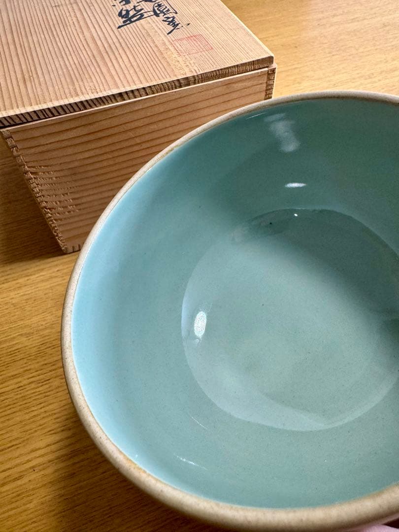 679九谷焼　九谷右園　金彩赤絵　茶碗　茶盌　共箱　栞