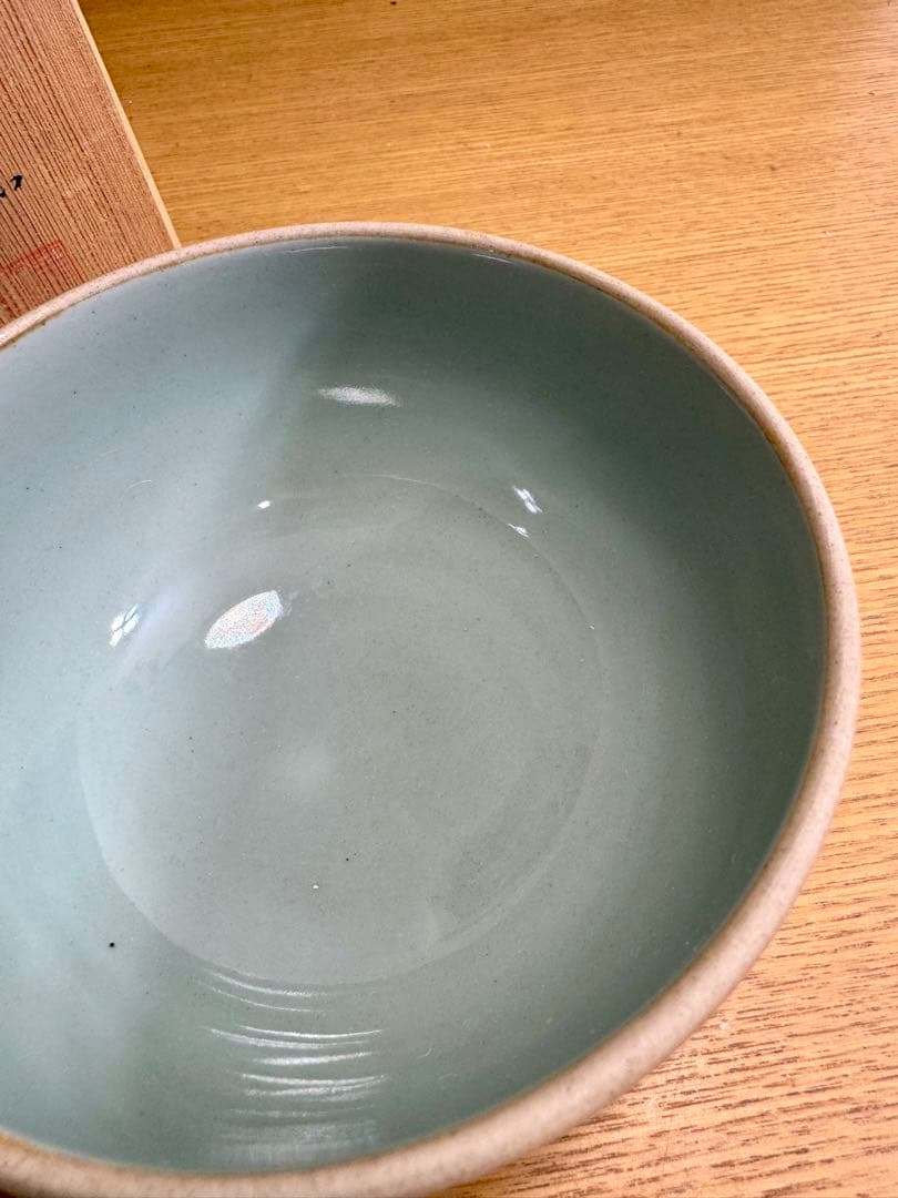 679九谷焼　九谷右園　金彩赤絵　茶碗　茶盌　共箱　栞
