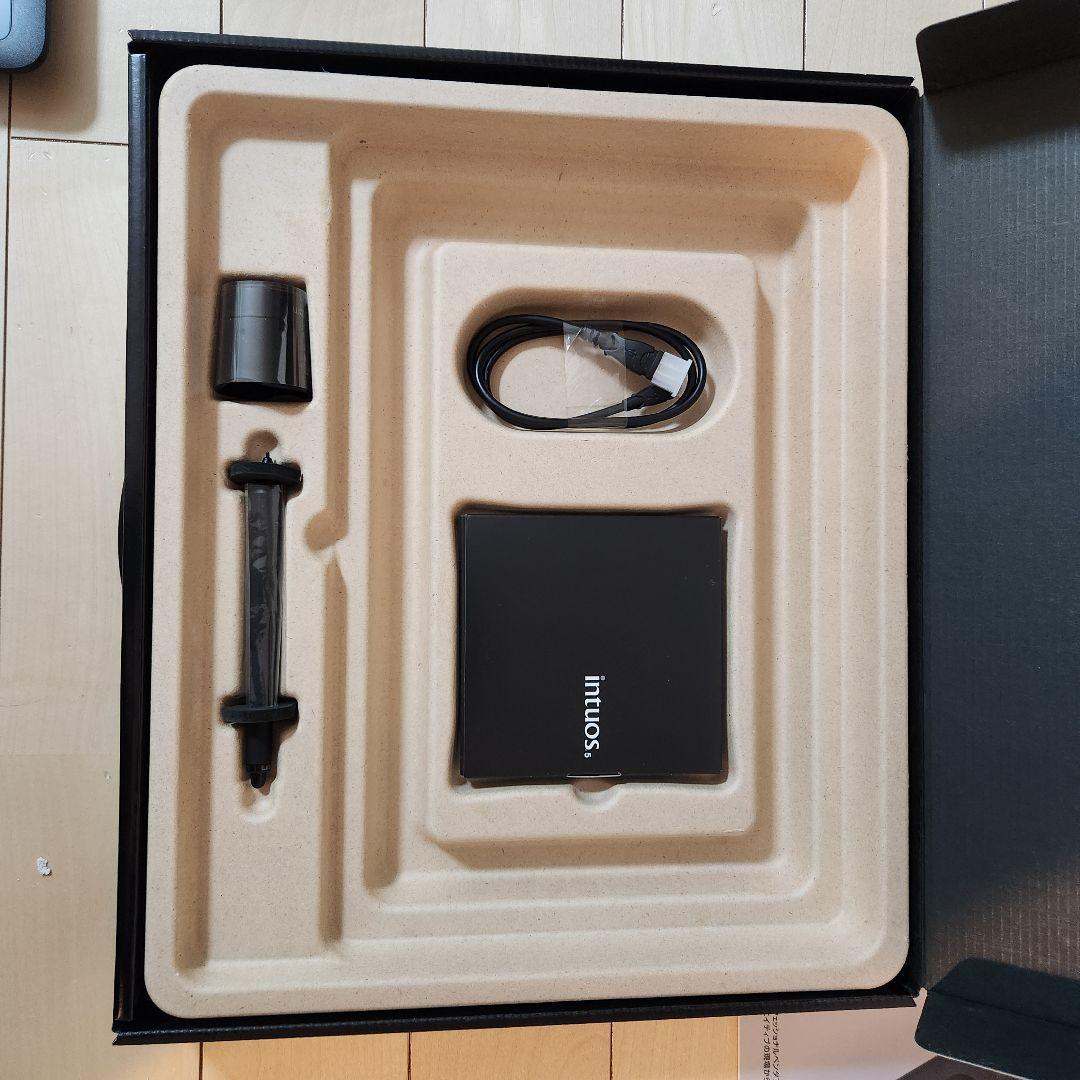 【美品】wacom ペンタブレット intuos5 touch PTH-650