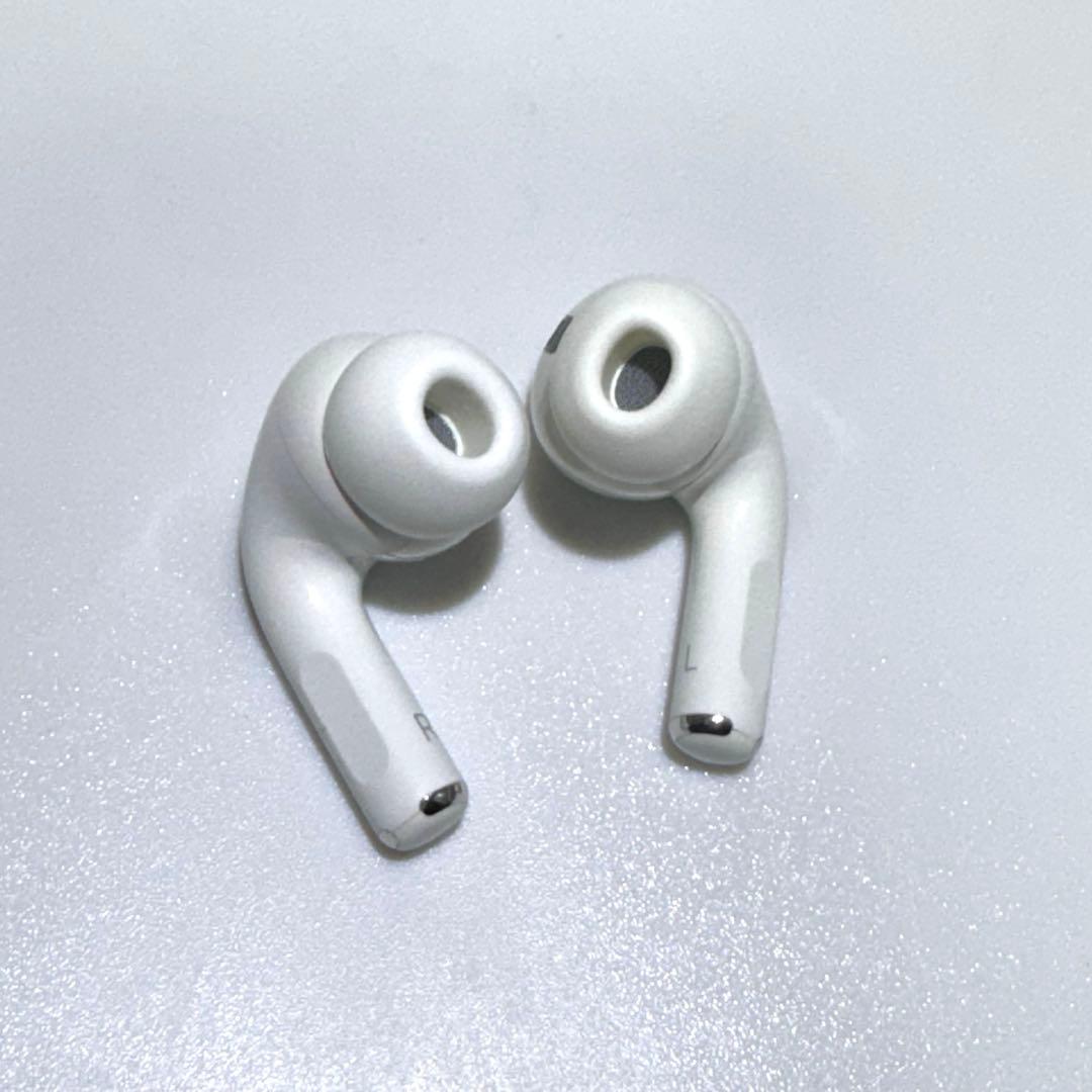 Mukhamad Azi 外箱・付属品有★AirPods PRO 第一世代