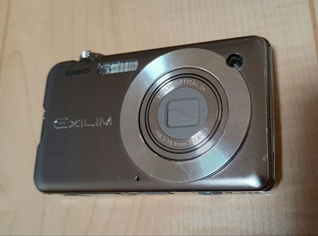 CASIO EXILIM EX-S10 デジカメ シルバー 一部破損有　ケース付