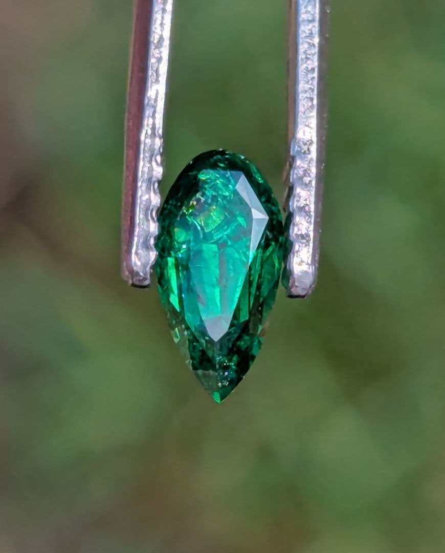 天然グリーンガーネット 1.1ct マーキスカット 深緑色 ルース