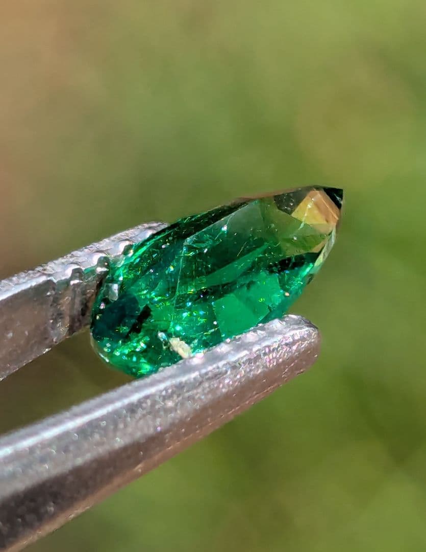 天然グリーンガーネット 1.1ct マーキスカット 深緑色 ルース