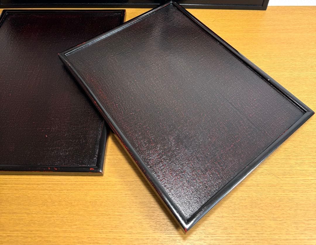 両面膳　赤と黒の両面　2枚　布目塗り　曙塗り　根来塗り　未使用品　共箱