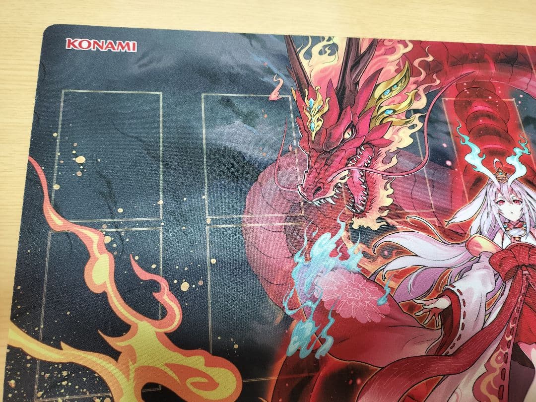 遊戯王 　倶利伽羅天童のプレイマットとセンターカード