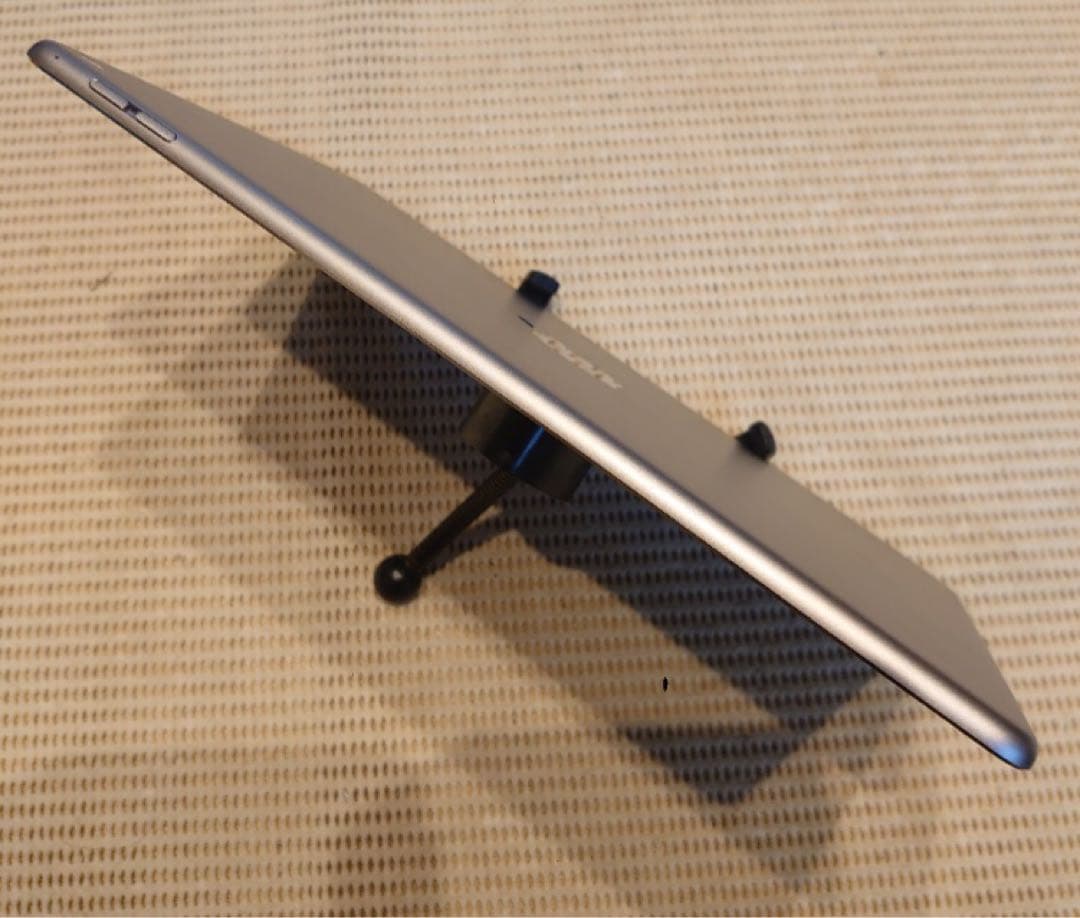 完動品iPad Air2(A1566)本体128GBグレイ送料込VG5W1