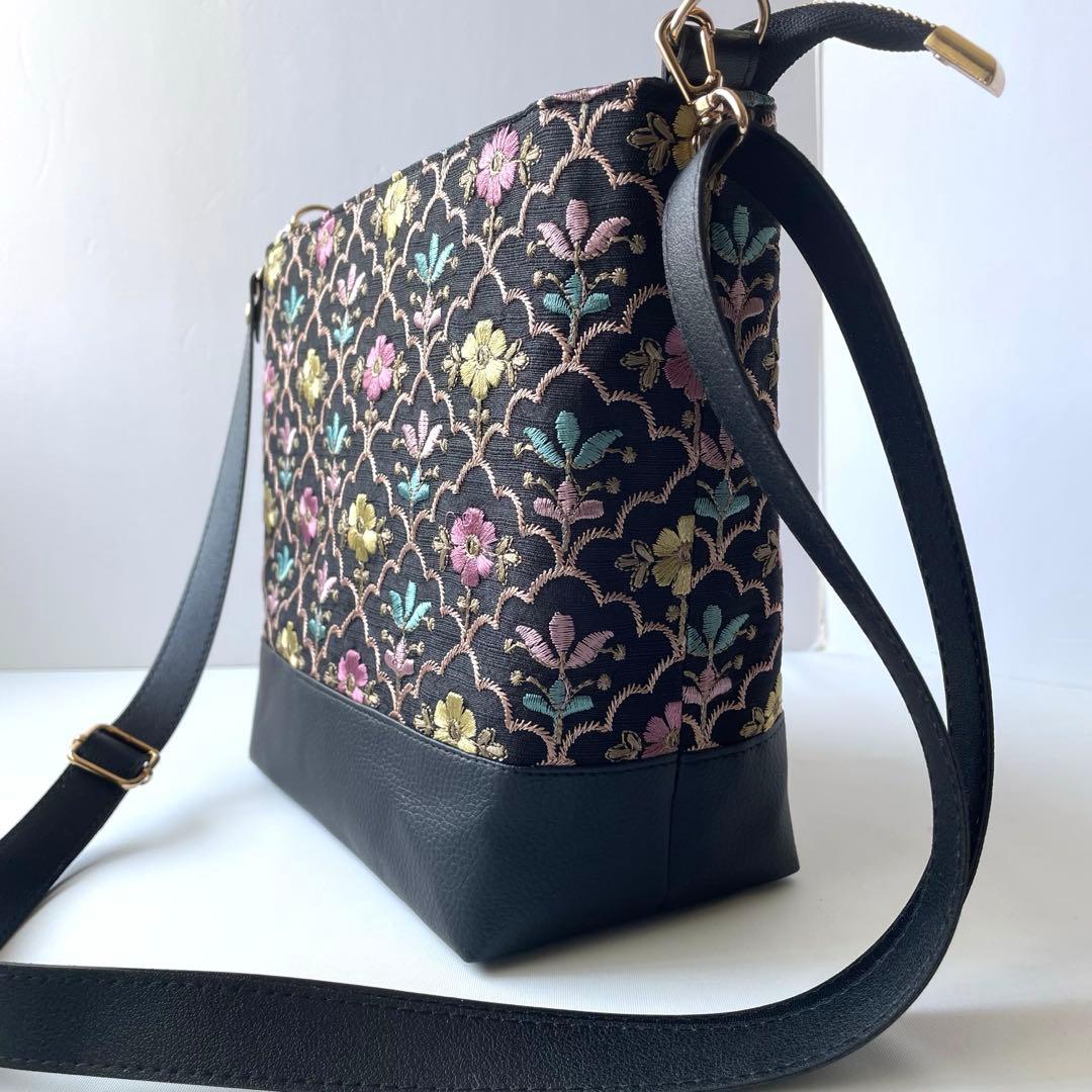 ⌘ Porte-Bonheur ⌘　ショルダーバッグ　インド刺繍なみなみ