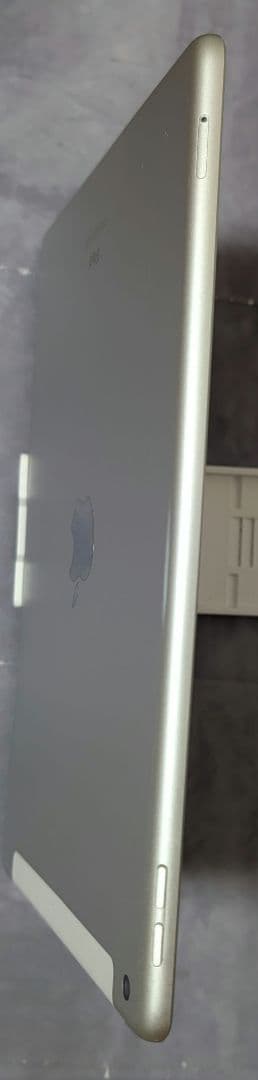 iPad第7世代 32GB シルバーSIMフリーモデル