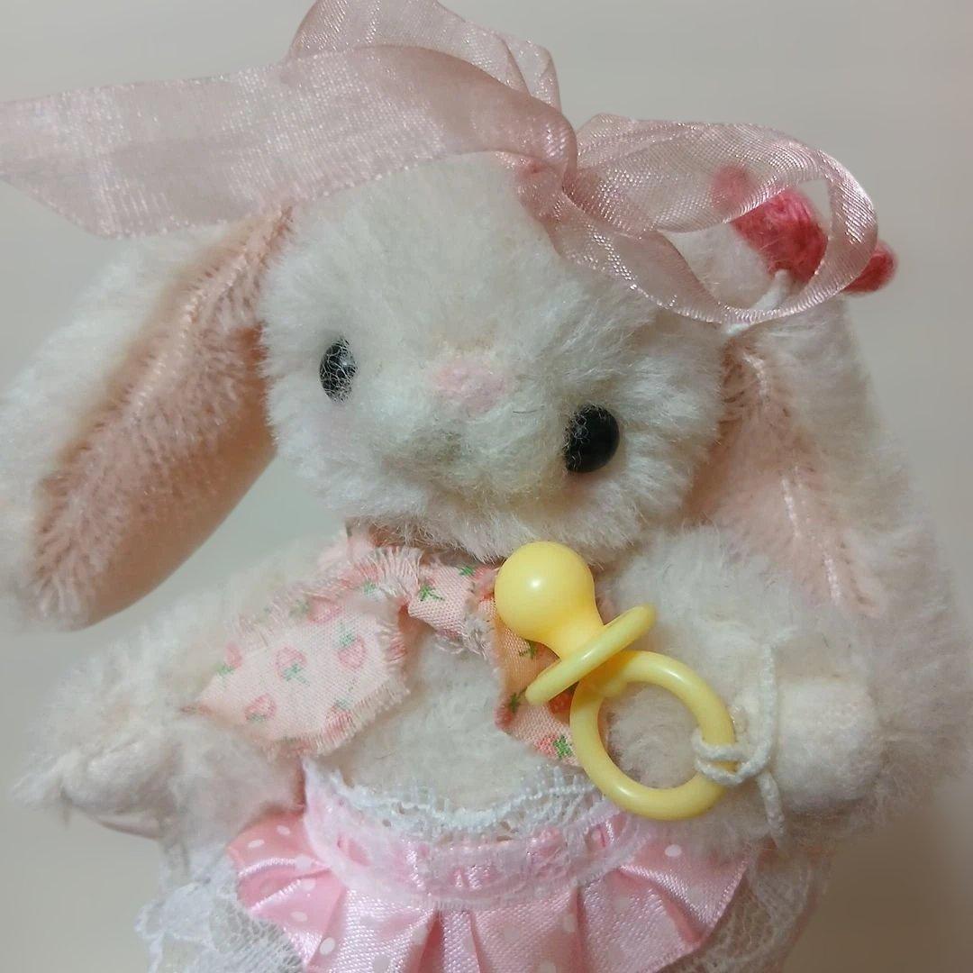 作家様　クリーム色のウサギ　ぬいぐるみ