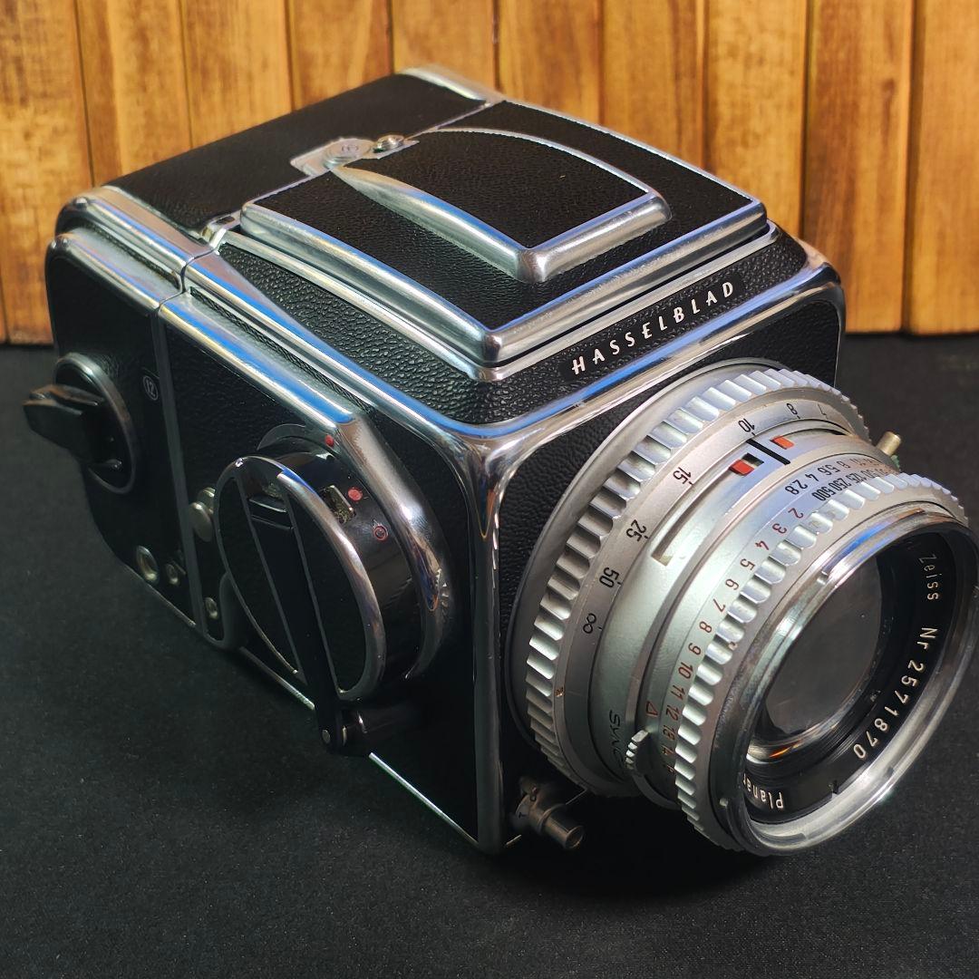 フィルムカメラ Hasselblad 500C/M + Carl Zeiss Planar