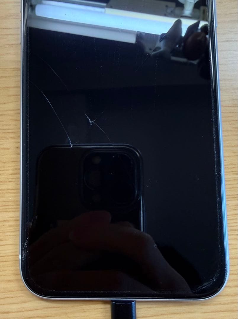 Apple iPhone XR ホワイト 画面ひびあり