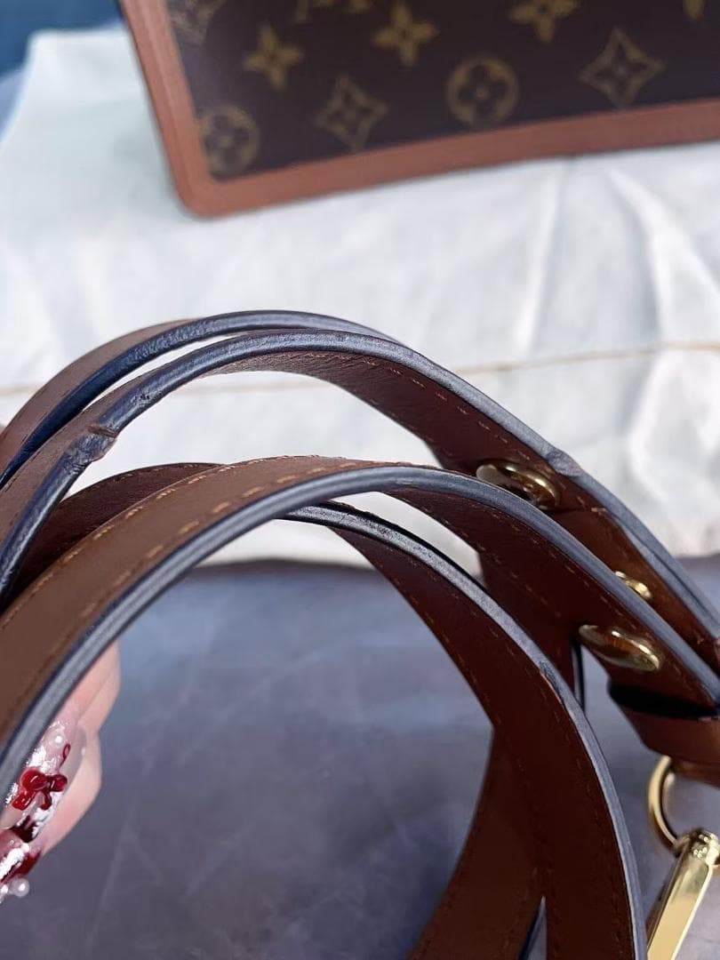 Louis Vuitton ショルダーバッグ ブラウンad M44580