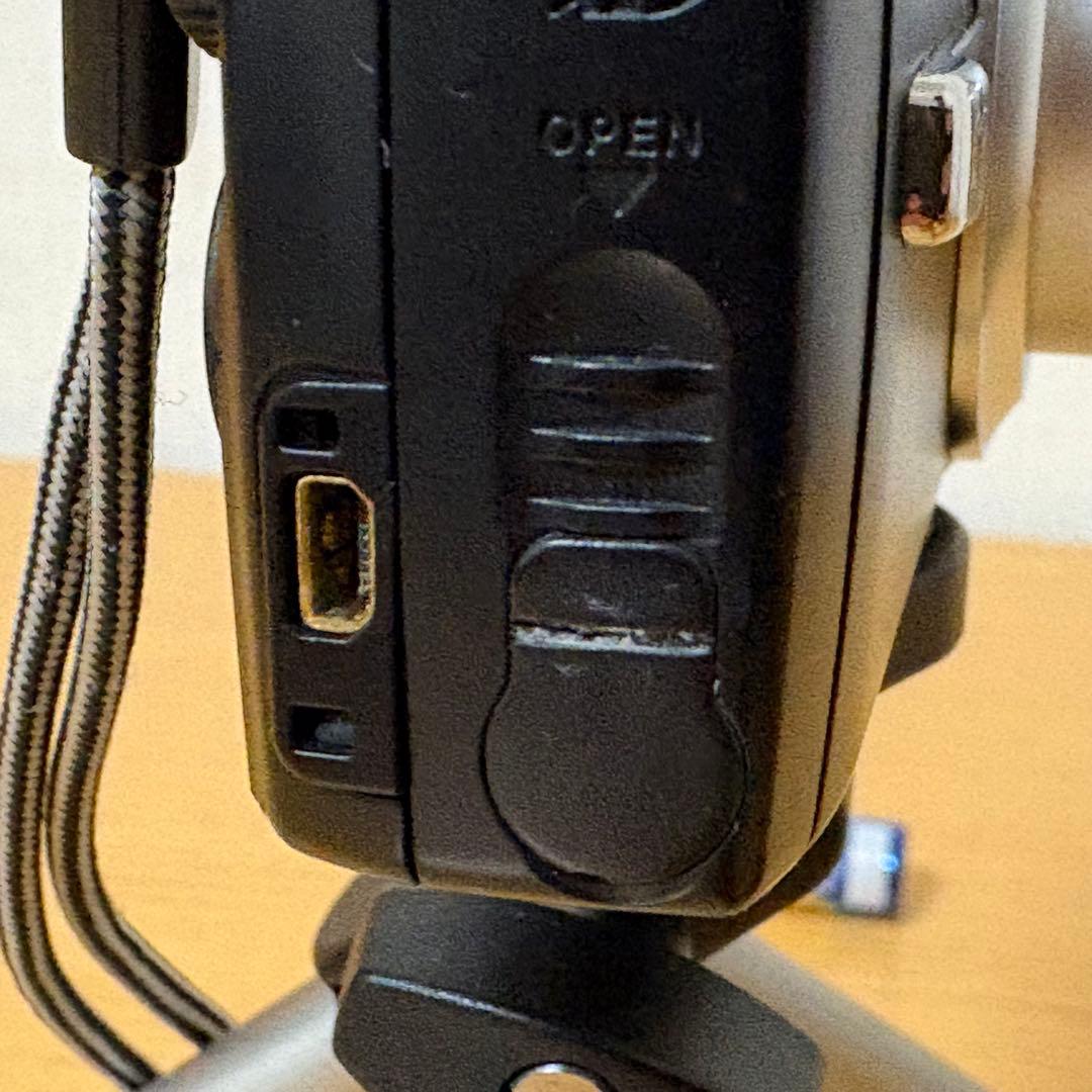 Fujifilm FinePix F480 コンパクトデジカメ