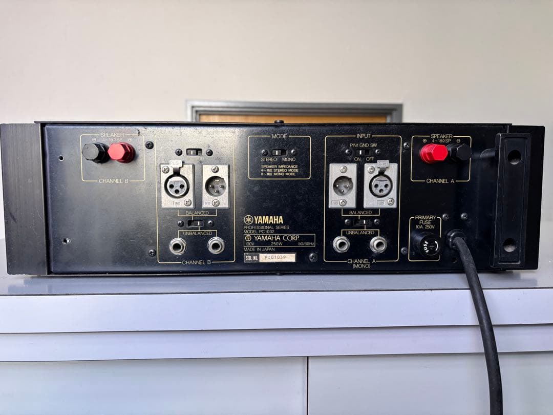 YAMAHA プロフェッショナルシリーズ パワーアンプ PC-1002