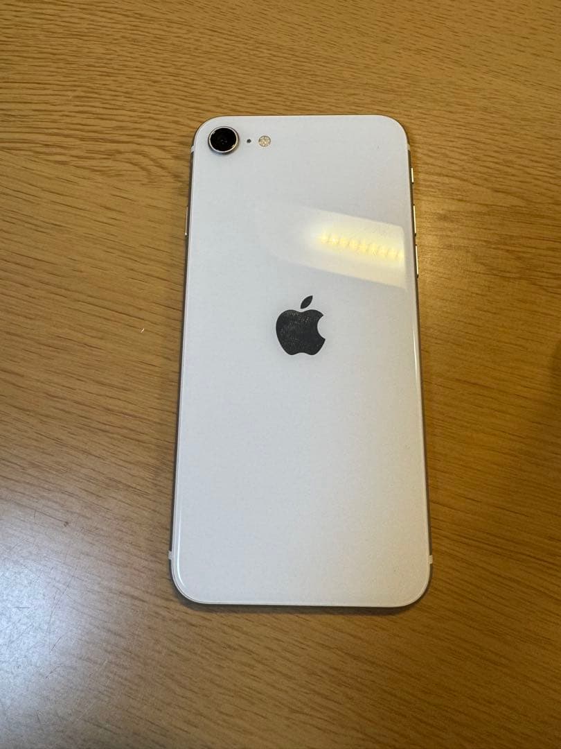 Apple iPhone se第二世代ホワイト SIMロック解除