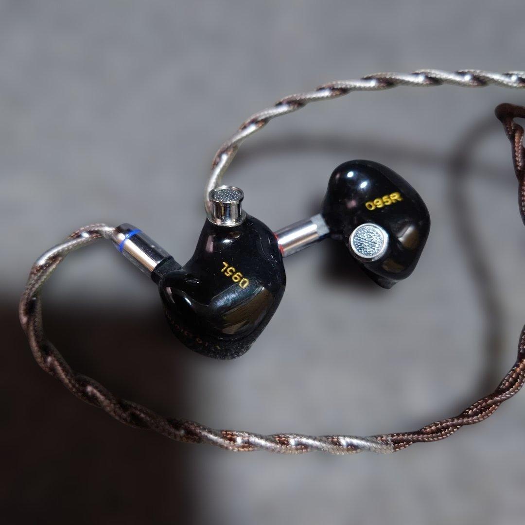 THIEAUDIO V16 DIVINITY イヤホン