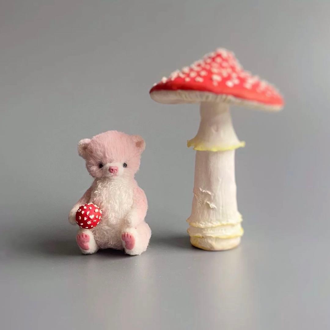 白い靴下のピンクちゃん ミニチュア アーティストベア 海外作家様 ハンドメイド