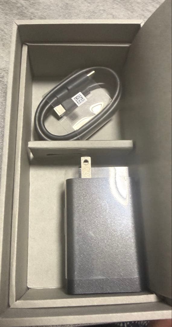 ASUS Zenfone 8 128GB 本体 美品 ホワイト　ZS590KS