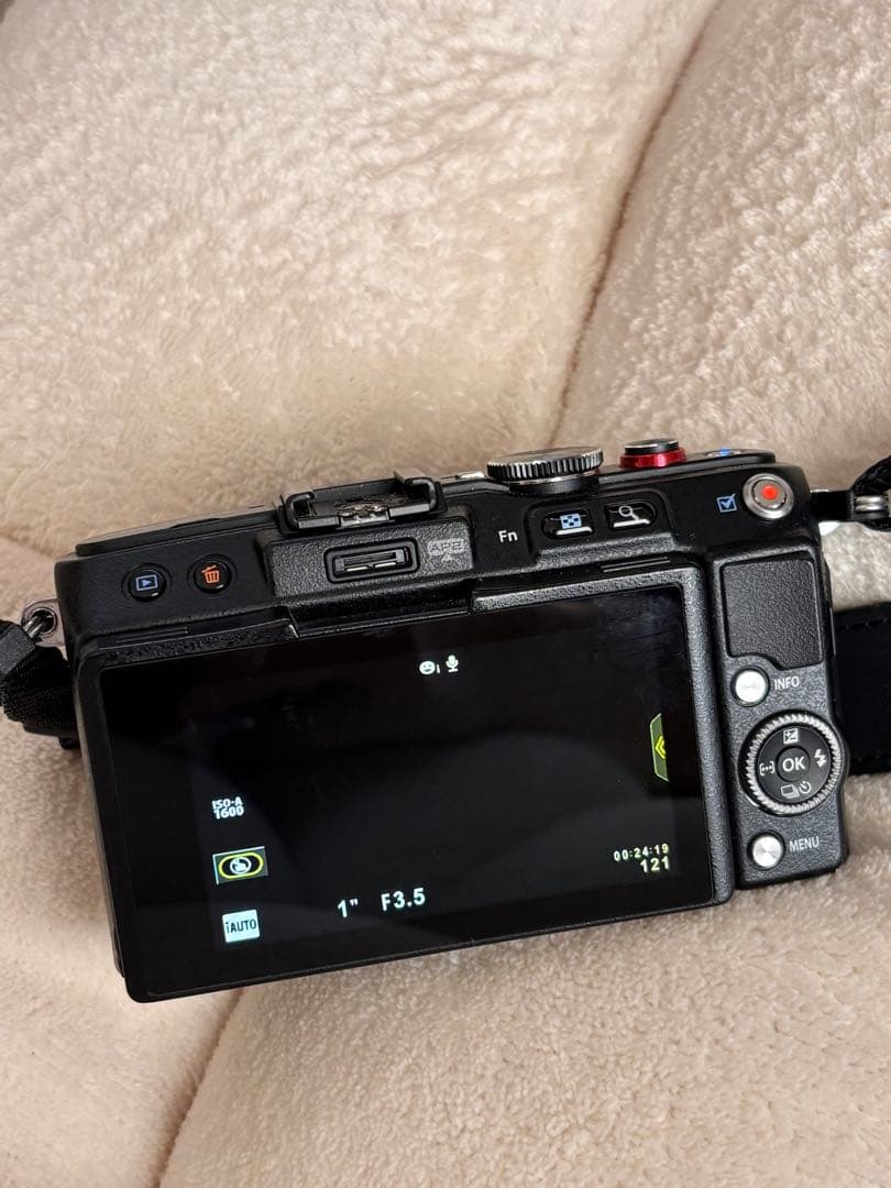 ミラーレス一眼レフカメラ　オリンパス OLYMPUS E-PL6 ブラック