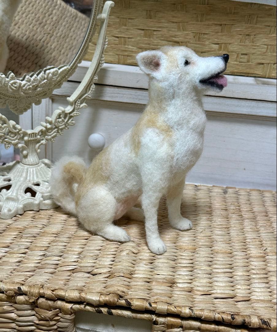 羊毛フェルト お座り犬 クリーム色　柴犬❣️