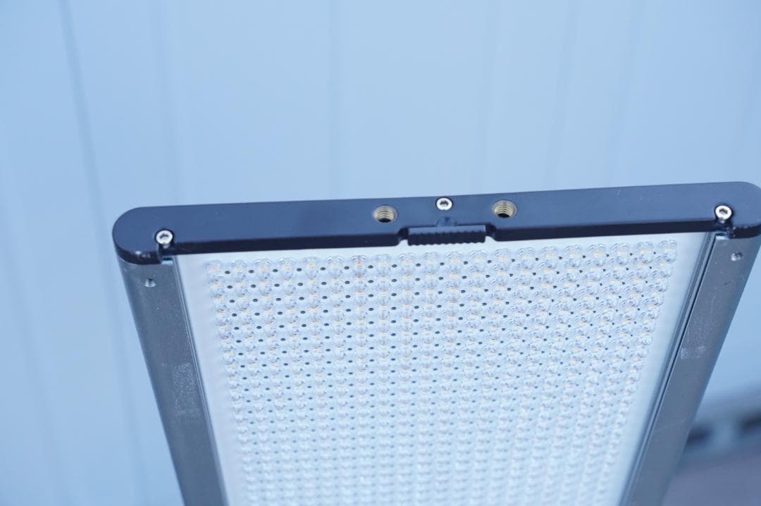 NEEWER LEDライト 調光機能付き NL960 スタンド無し バック付き2