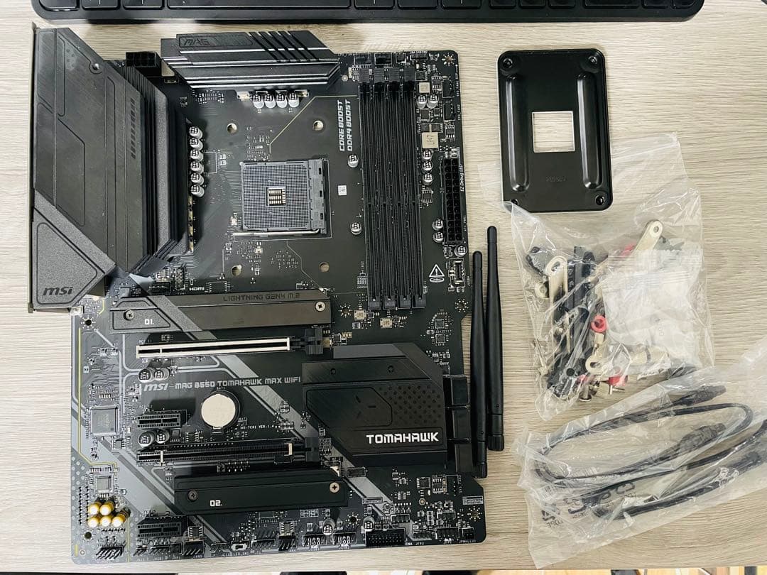 マザーボード MAG B550 Tomahawk MAX WiFi