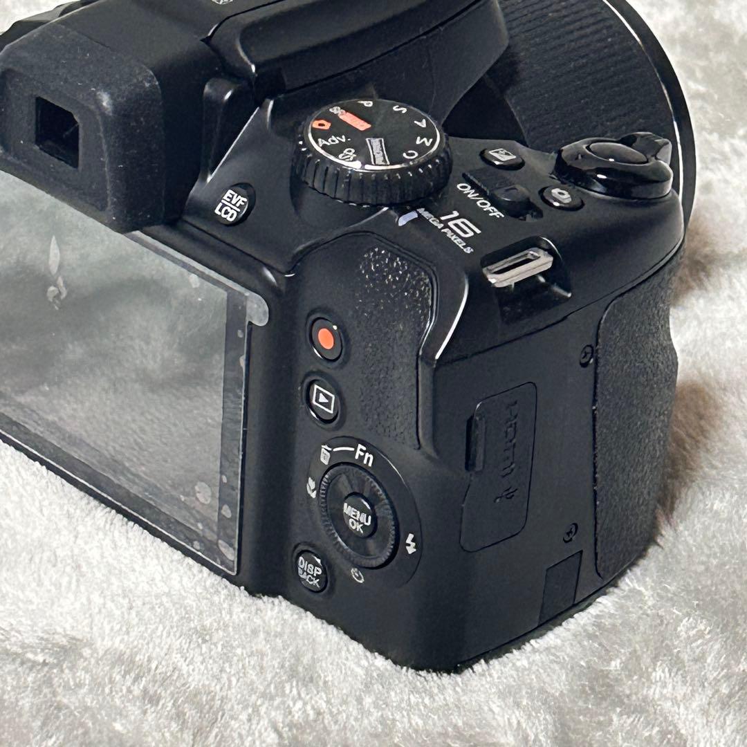 【動作品　付属品完備　美品】FUJIFILM FINEPIX S8200