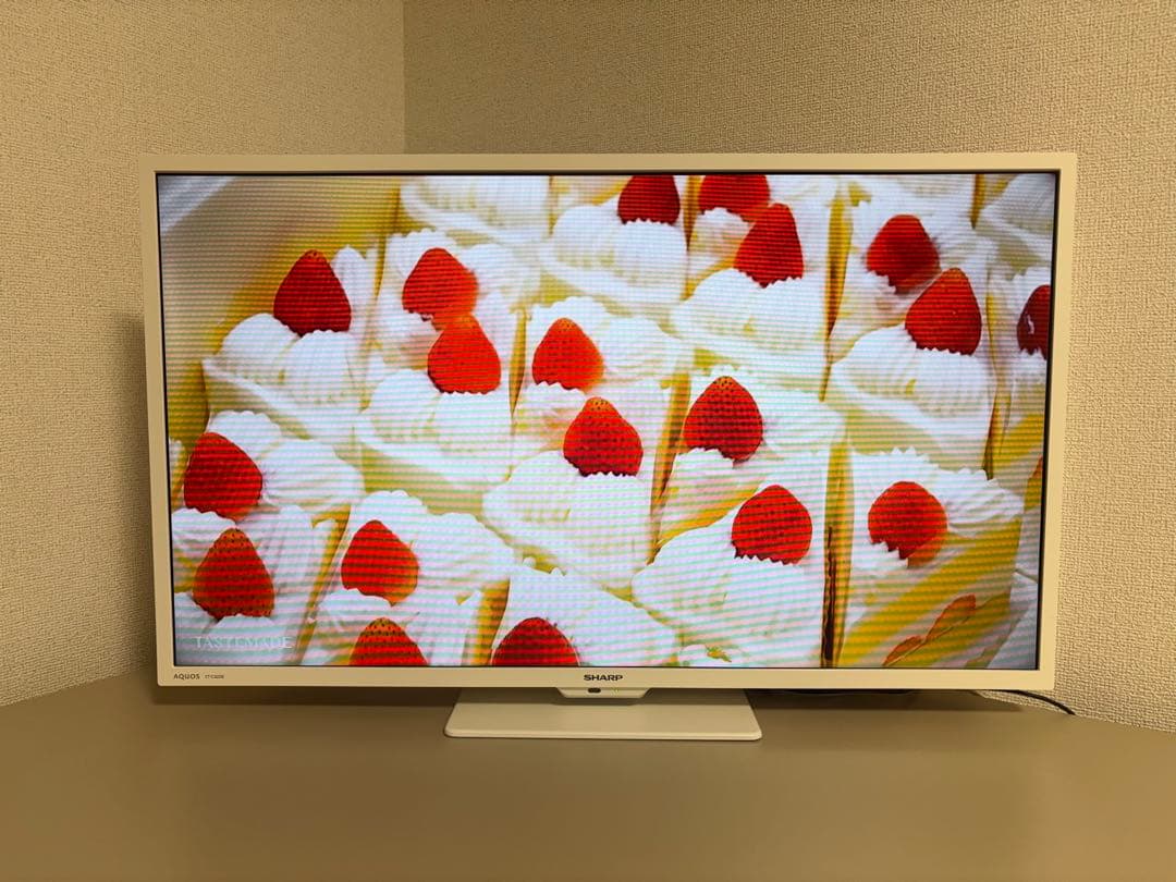 シャープ　32型　ホワイト 2T-C32DE 2021年製　映り綺麗！