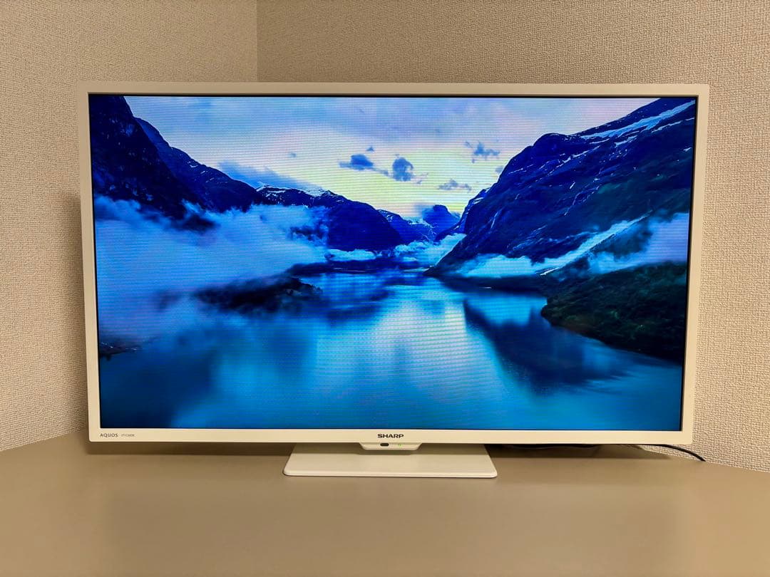 シャープ　32型　ホワイト 2T-C32DE 2021年製　映り綺麗！
