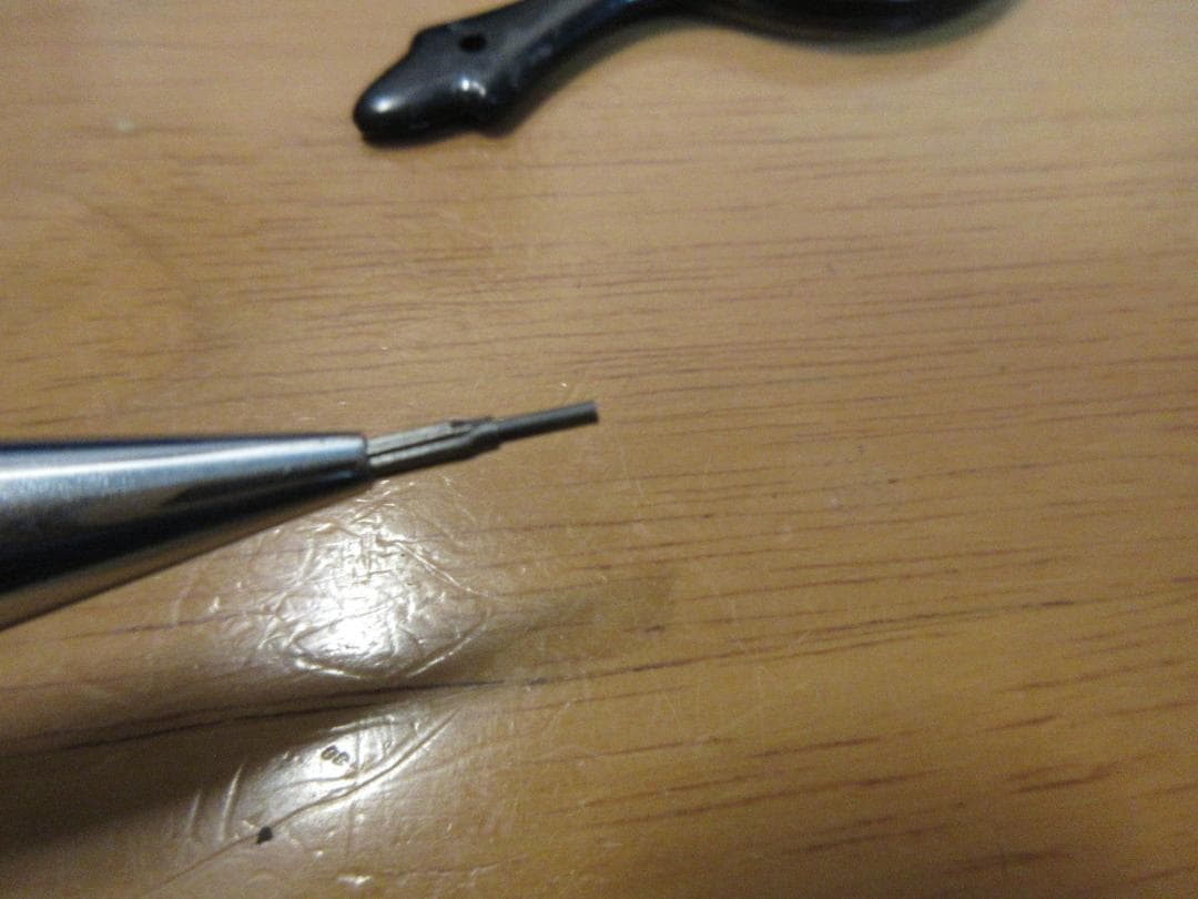 [資生堂] ４色 ペンシル ノック式 先端回転繰り出し 1.18ｍｍ
