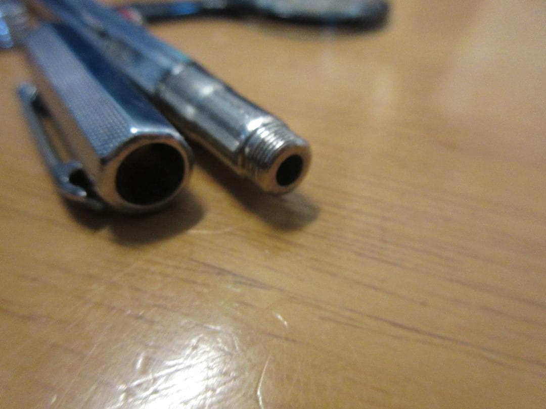 [資生堂] ４色 ペンシル ノック式 先端回転繰り出し 1.18ｍｍ