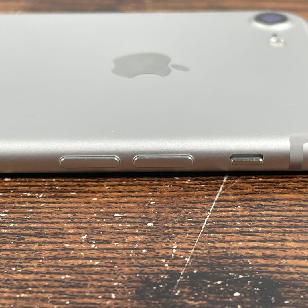 動作OK iPhone7 32GB シルバー SIMフリー 82%