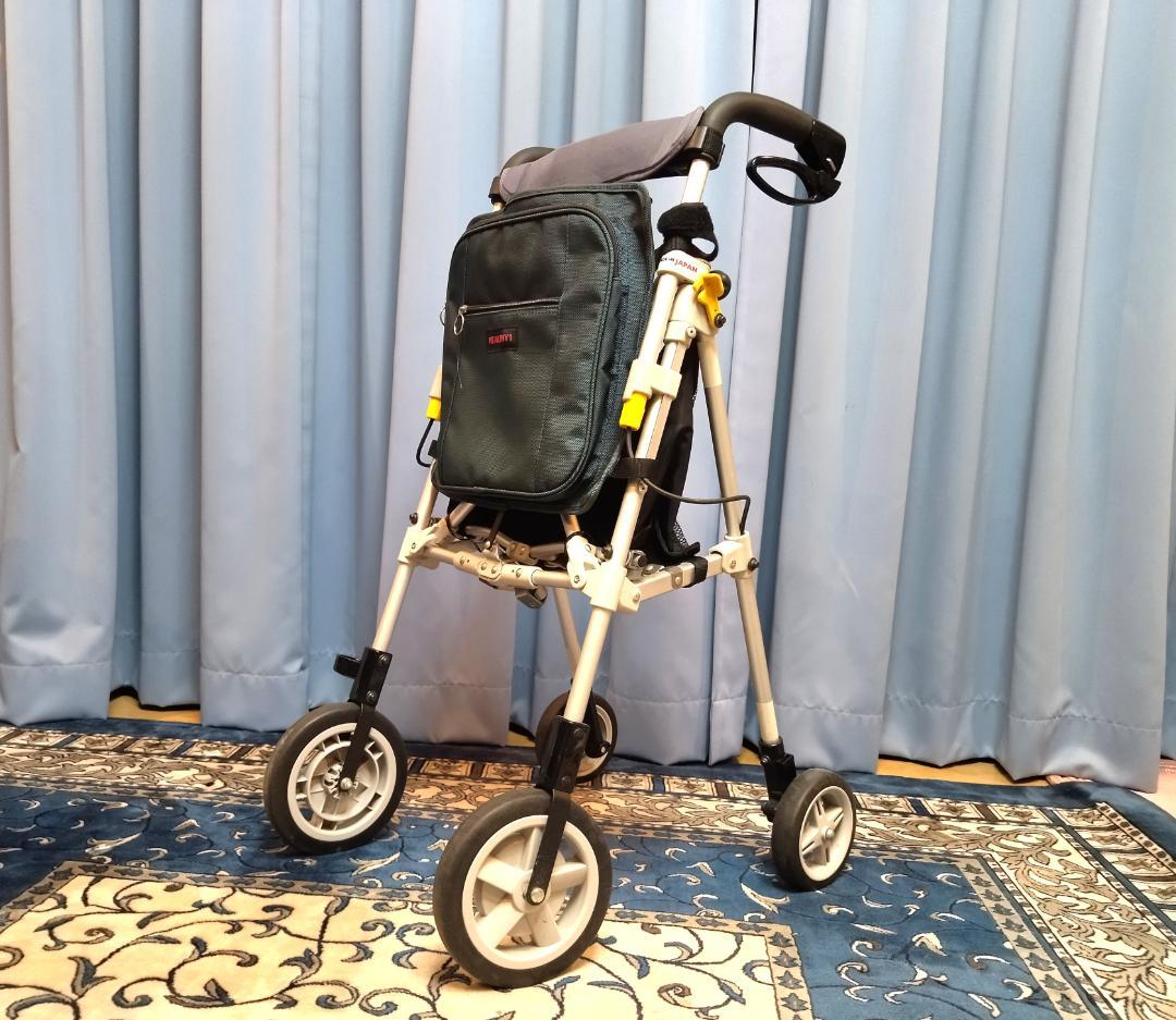 歩行器　シルバーカー　アルミ製で軽いです