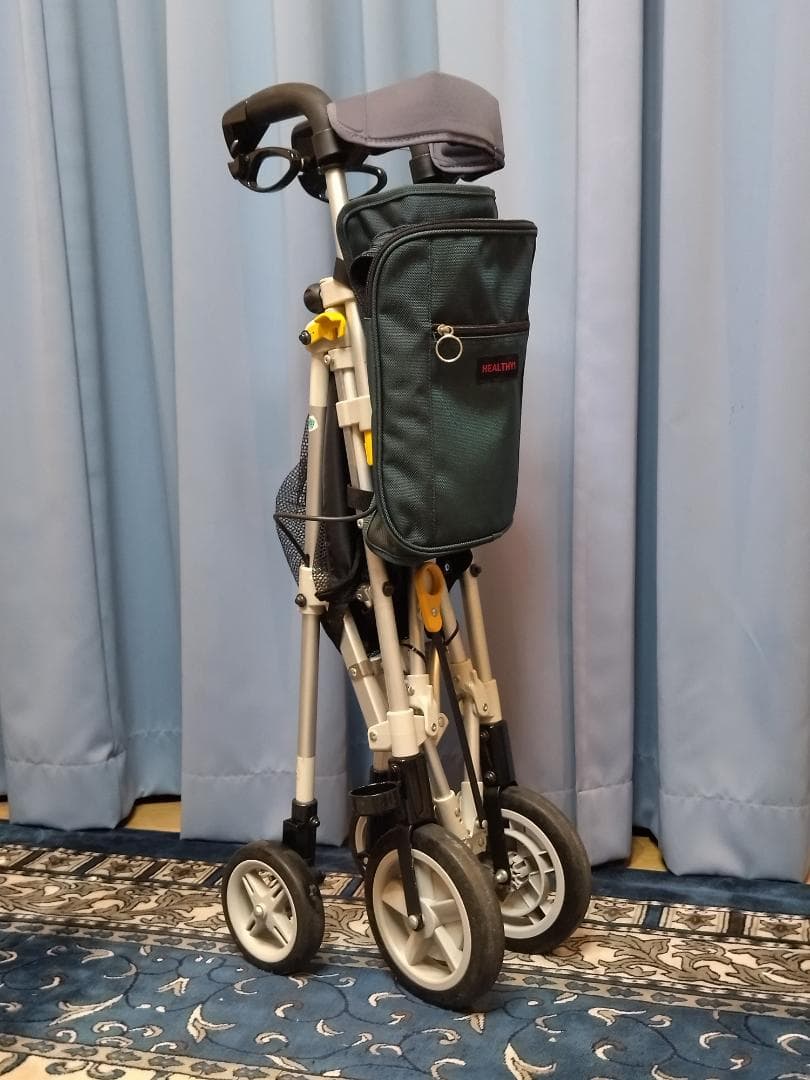 歩行器　シルバーカー　アルミ製で軽いです