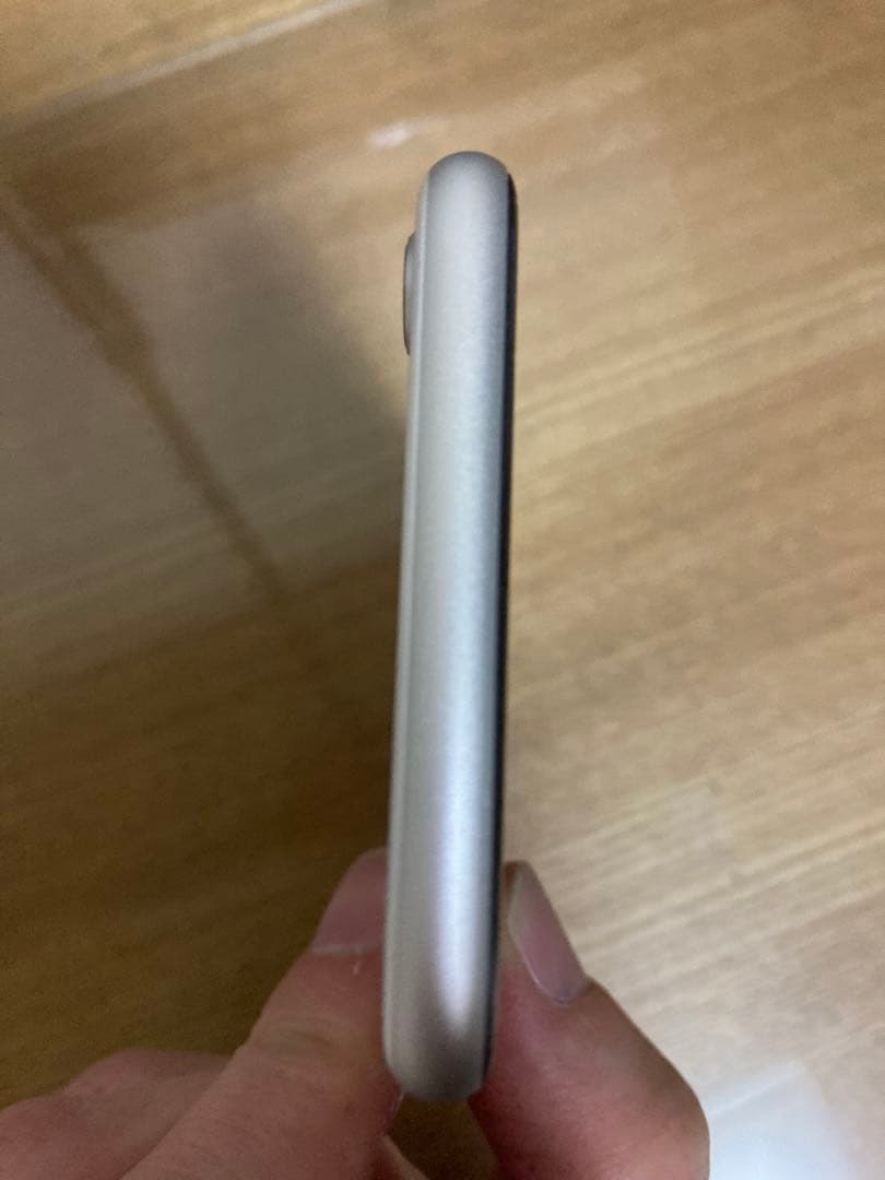iPhone SE（第2世代）64GB