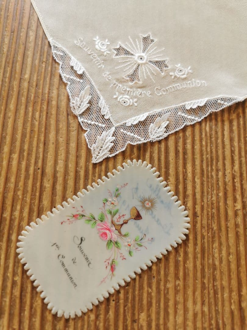 アンティークフランス 初聖体記念シルクハンカチ 羽葉チュールアップリケ 薔薇刺繍