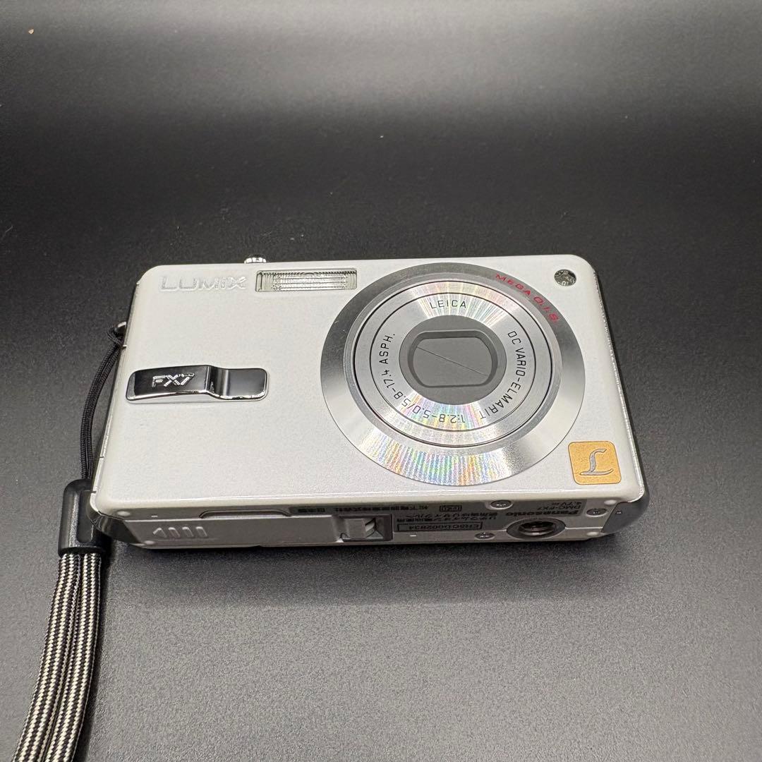 Panasonic Lumix FX7 極上品　本体とバッテリーチャージャー付